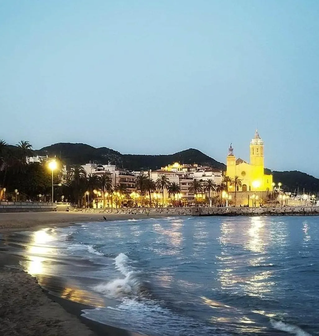 Perfectly Located 4 Bed Family Home In Sunny Sitges 0*,