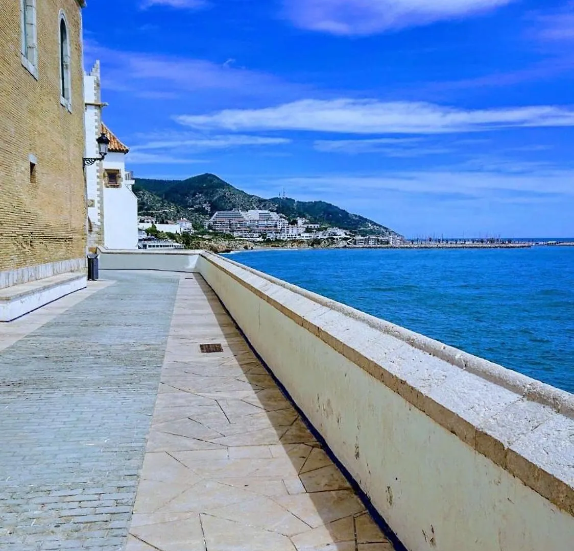 Villa Perfectly Located 4 Bed Family Home In Sunny Sitges