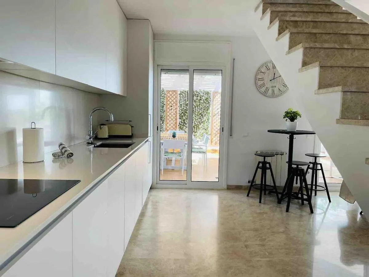 Villa Perfectly Located 4 Bed Family Home In Sunny Sitges