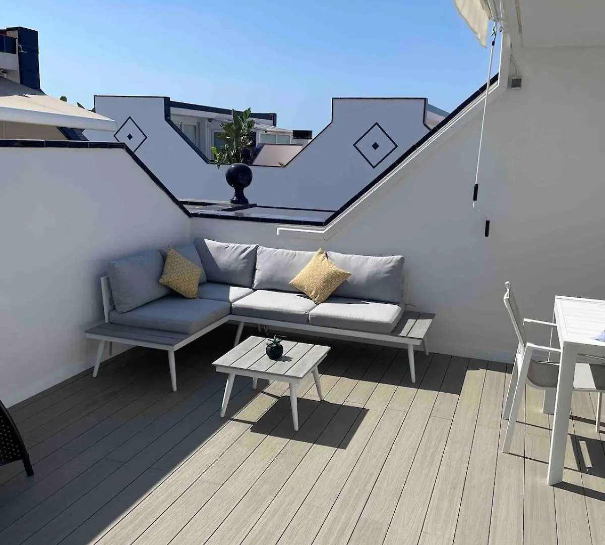 Perfectly Located 4 Bed Family Home In Sunny Sitges Villa
